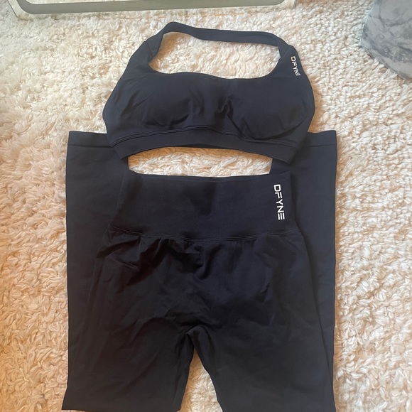 DFYNE - Black Workout Leggings and Sport Bra Set - Picture 6 of 8